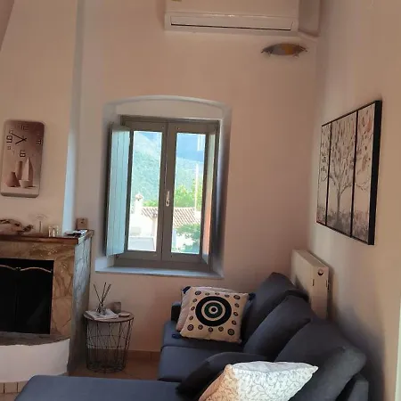 Vrisi House *