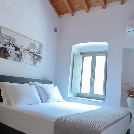 Vrisi House *