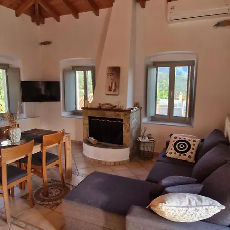 Vrisi House Holiday home *